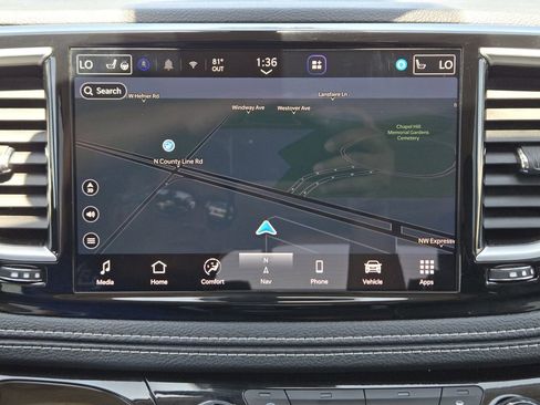 Used 2023 Chrysler Pacifica Limited FWD image 12