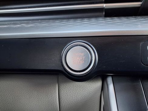 Used 2022 Kia Carnival LX image 8