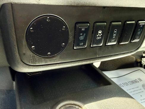 Used 2020 Nissan Frontier SV RWD image 16