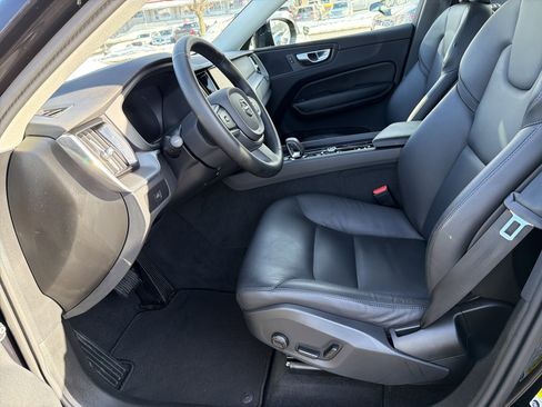 Used 2025 Volvo XC60 B5 Core image 5