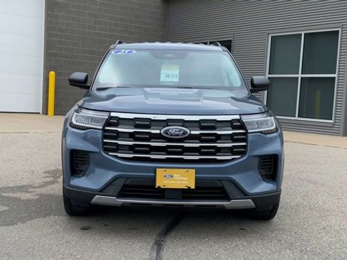 Certified 2025 Ford Explorer Active AWD/4WD image 4