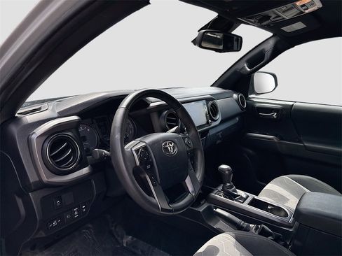 Used 2023 Toyota Tacoma TRD Off-Road image 9