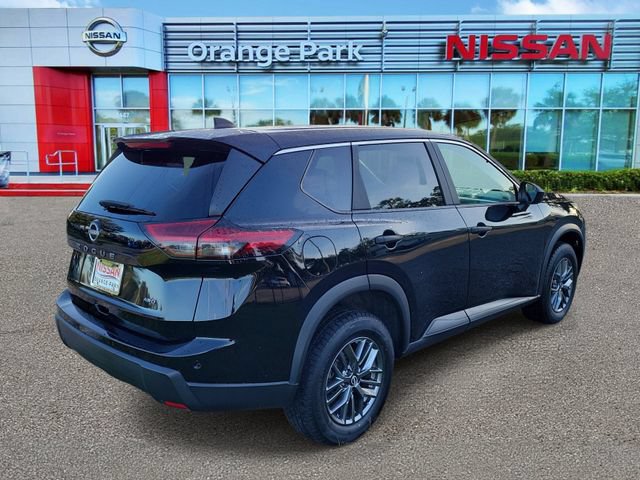 Used 2024 Nissan Rogue S AWD/4WD image 2