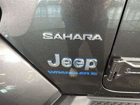 Used 2023 Jeep Wrangler Unlimited Sahara AWD/4WD image 11