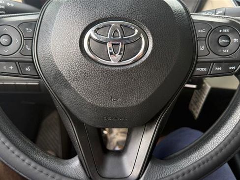 Used 2021 Toyota Corolla LE FWD image 30