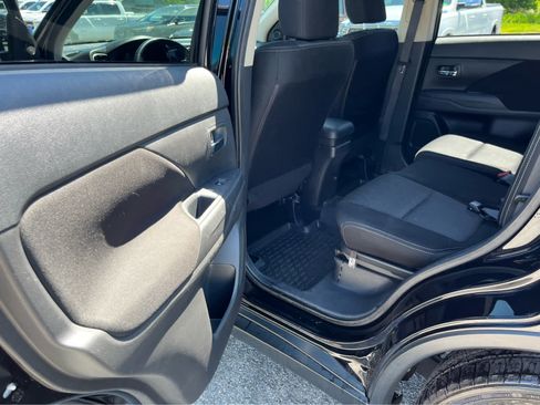 Used 2017 Mitsubishi Outlander SE AWD/4WD image 22