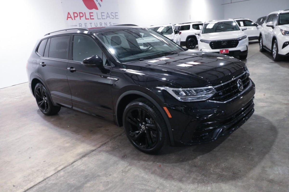 Used 2023 Volkswagen Tiguan SE R-Line FWD image 33