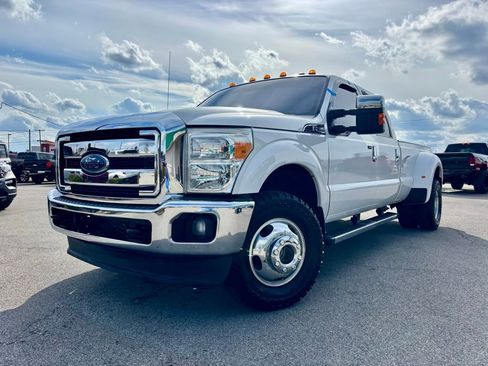 Used 2014 Ford F350 Lariat w/ Lariat Interior Package image 2