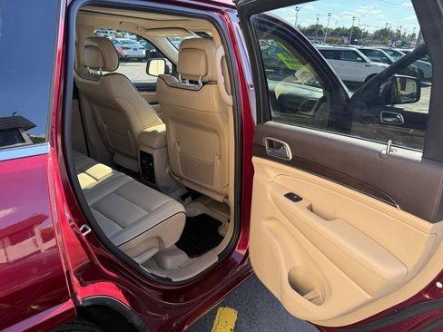 Used 2017 Jeep Grand Cherokee Overland RWD image 9