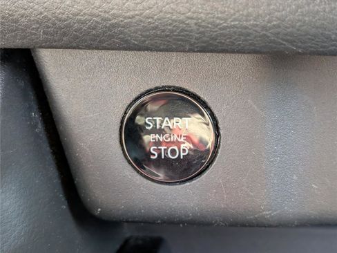 Used 2024 Nissan Rogue S AWD/4WD image 21