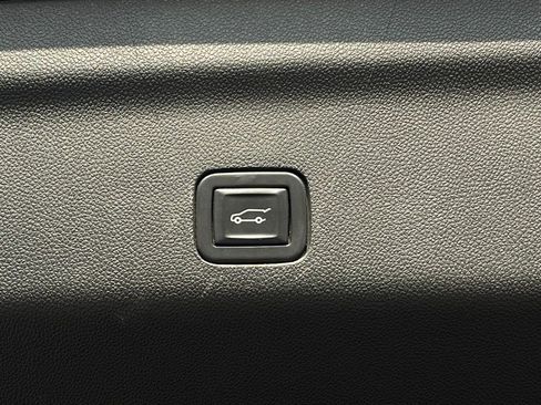 Used 2023 GMC Yukon AT4 AWD/4WD image 14