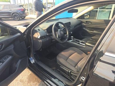 Used 2024 Nissan Altima 2.5 S FWD image 10