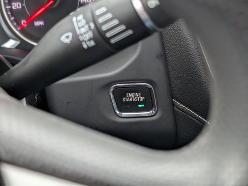 Used 2021 GMC Acadia SLE image 19