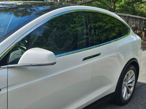 Used 2020 Tesla Model X Long Range AWD/4WD image 18