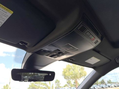 Used 2022 Volkswagen Tiguan SE R-Line FWD image 23