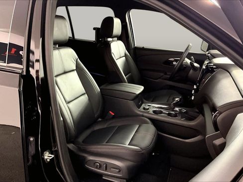 Used 2023 Chevrolet Traverse RS FWD image 9