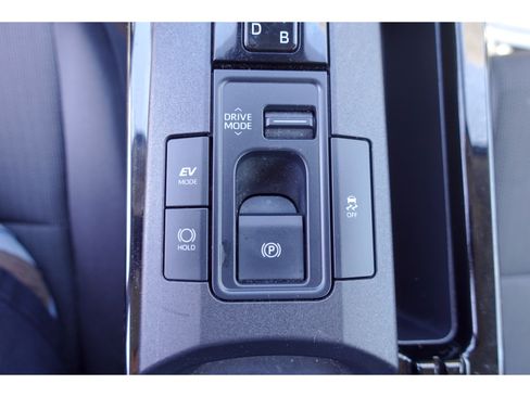 Certified 2025 Toyota Prius LE FWD image 19
