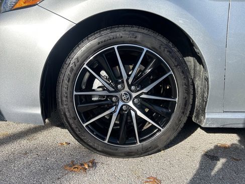 Used 2024 Toyota Camry SE image 32