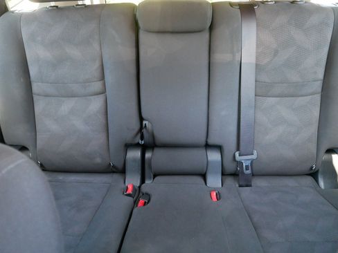 Used 2016 Nissan Rogue SV AWD/4WD image 13