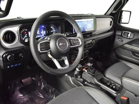 Used 2025 Jeep Wrangler Unlimited Sahara w/ Safety Group AWD/4WD image 13