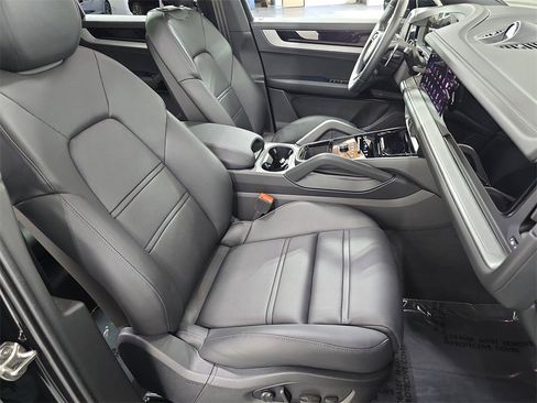 Certified 2025 Porsche Cayenne S image 27