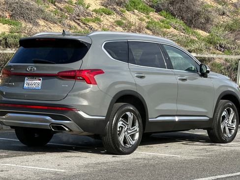 Used 2023 Hyundai Santa Fe SEL w/ Premium Package image 2