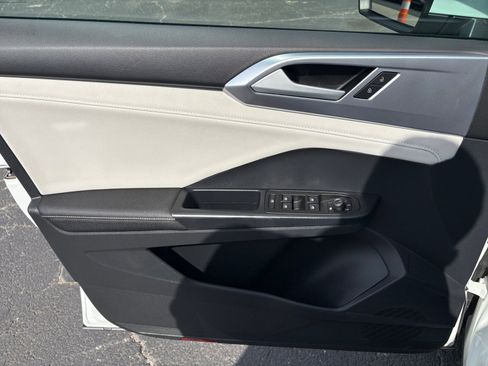 Used 2025 Volkswagen Taos SE image 24