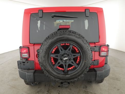 Used 2012 Jeep Wrangler Unlimited Sahara w/ Connectivity Group image 4