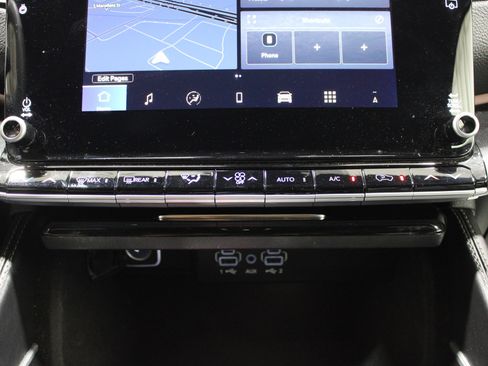 Used 2024 Jeep Wagoneer 4WD image 17