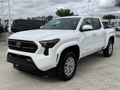 Used 2024 Toyota Tacoma SR5 image 9