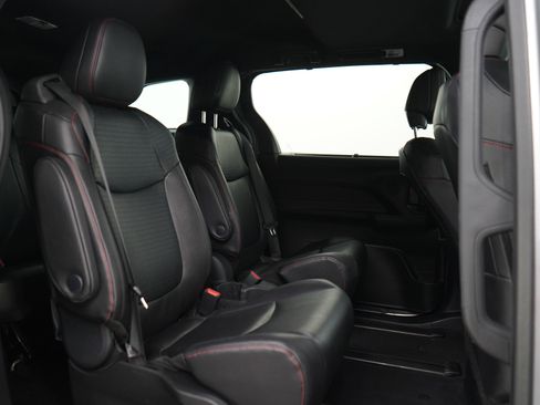 Used 2025 Toyota Sienna XSE AWD/4WD image 12
