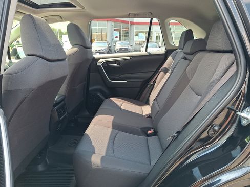 Used 2019 Toyota RAV4 XLE AWD/4WD image 11