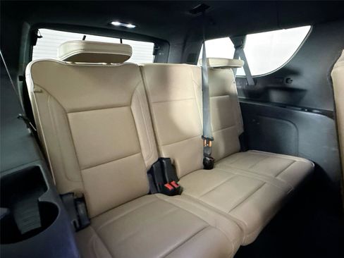 Used 2024 Chevrolet Suburban Premier RWD image 45