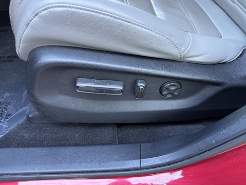 Used 2020 Honda CR-V Touring image 8
