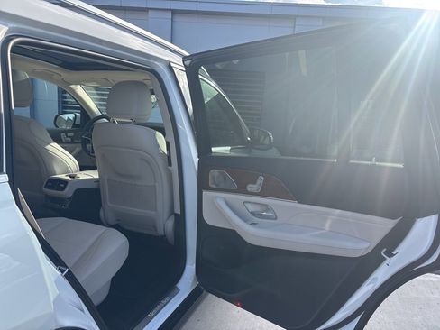 Used 2025 Mercedes-Benz GLS 450 4MATIC image 14