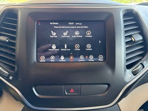 Used 2019 Jeep Cherokee Latitude w/ Cold Weather Group AWD/4WD image 18