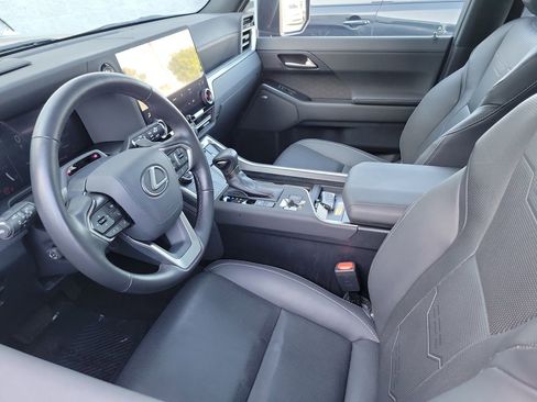 Used 2024 Lexus GX 550 w/ Accessory Package (31) image 3