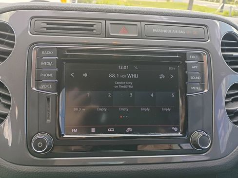 Used 2017 Volkswagen Tiguan Limited w/ Premium Package FWD image 13