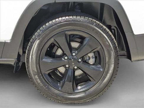 Used 2018 Jeep Cherokee Limited w/ High Altitude Package FWD image 25