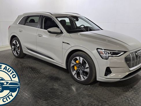 Used 2022 Audi e-tron Premium AWD/4WD image 9