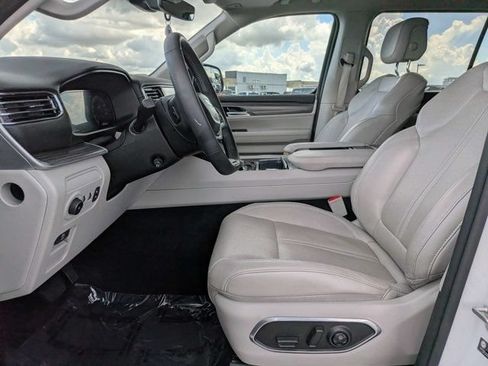 Certified 2024 Jeep Wagoneer Series II w/ Flexible Seating Group RWD image 21