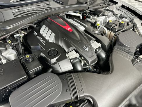 Used 2017 Maserati Quattroporte GTS GranSport RWD image 28