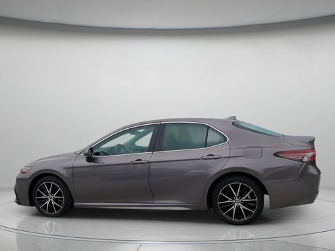 Used 2022 Toyota Camry SE w/ Carpet Mat Package (TMS) FWD image 19