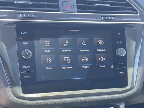 Certified 2023 Volkswagen Tiguan SE w/ Panoramic Sunroof Package FWD image 12