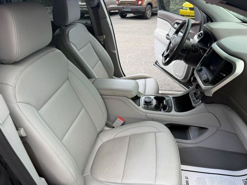 Used 2023 GMC Acadia SLT w/ Technology Package FWD image 15