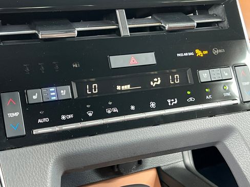 Certified 2020 Toyota Avalon Limited image 25