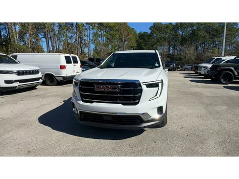 Used 2025 GMC Acadia Elevation image 3