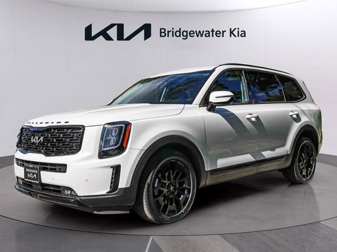 Certified 2022 Kia Telluride SX w/ Nightfall Edition Package AWD/4WD image 3