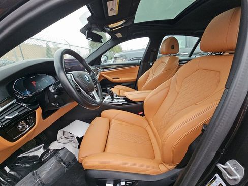 Used 2023 BMW 530e xDrive 530e iPerformance w/ Convenience Package image 5