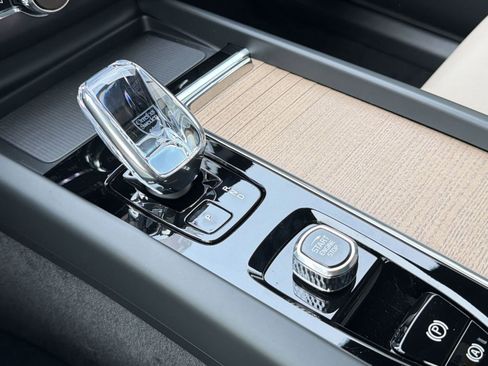 New 2026 Volvo XC60 B5 Plus w/ Protection Package Premier image 25